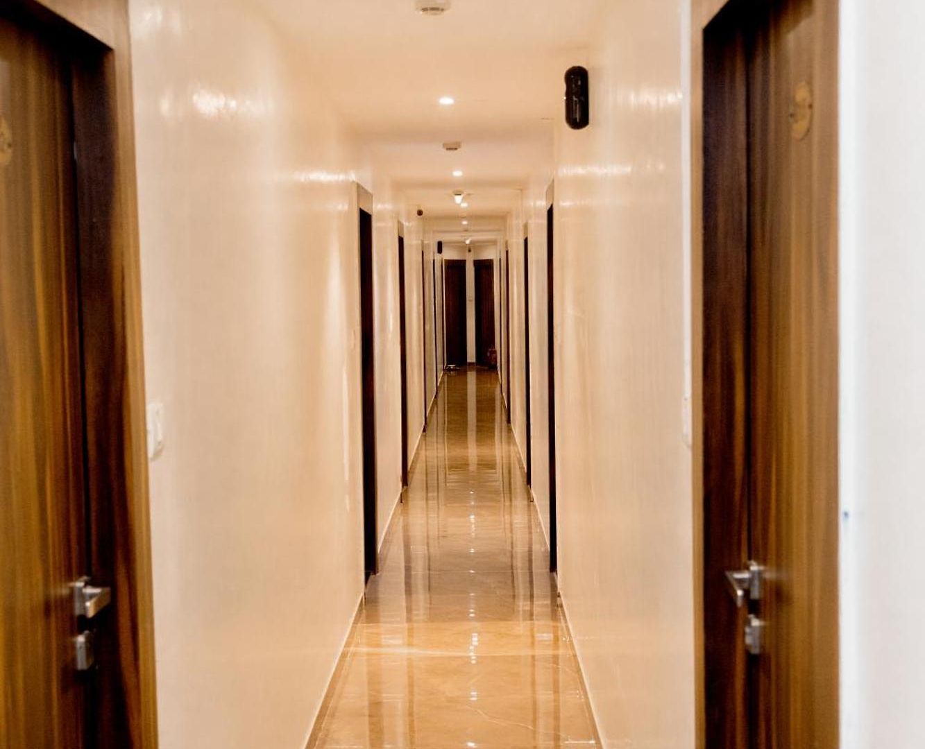 Hotel Golden Tulipz Mumbai