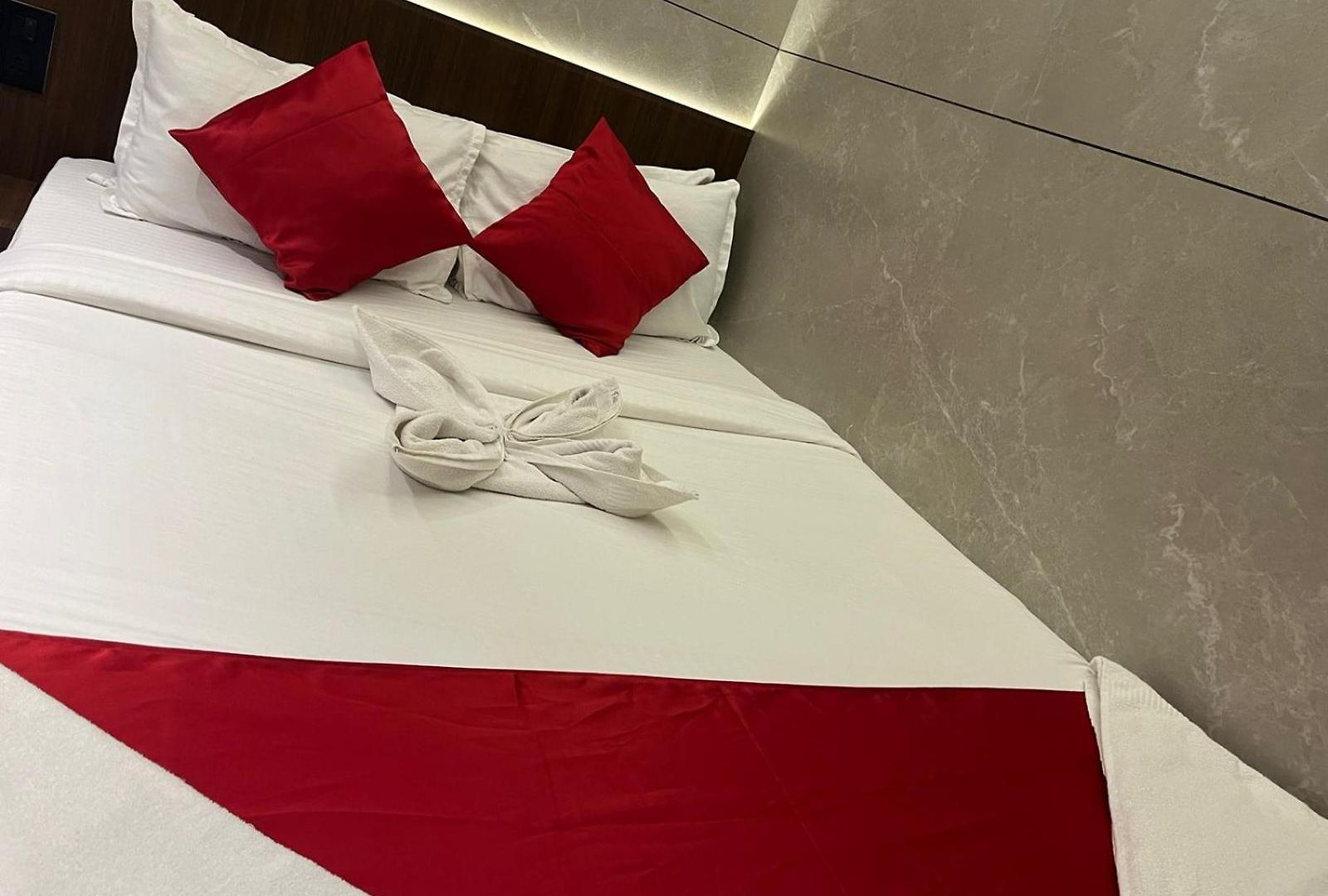Guest house Woodland Near Dadar Railway Station *