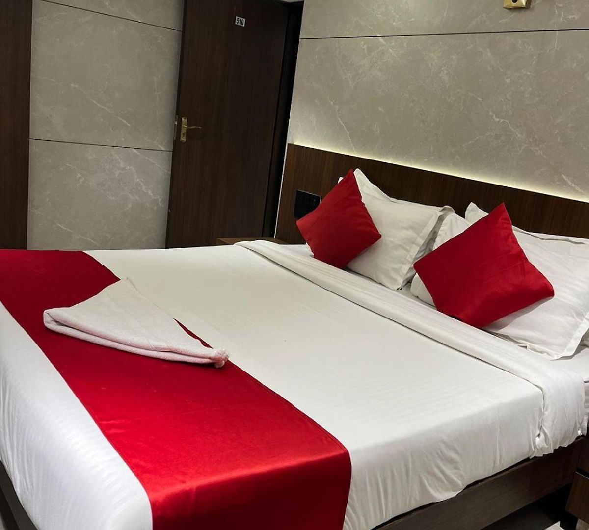Guest house Woodland Near Dadar Railway Station Mumbai