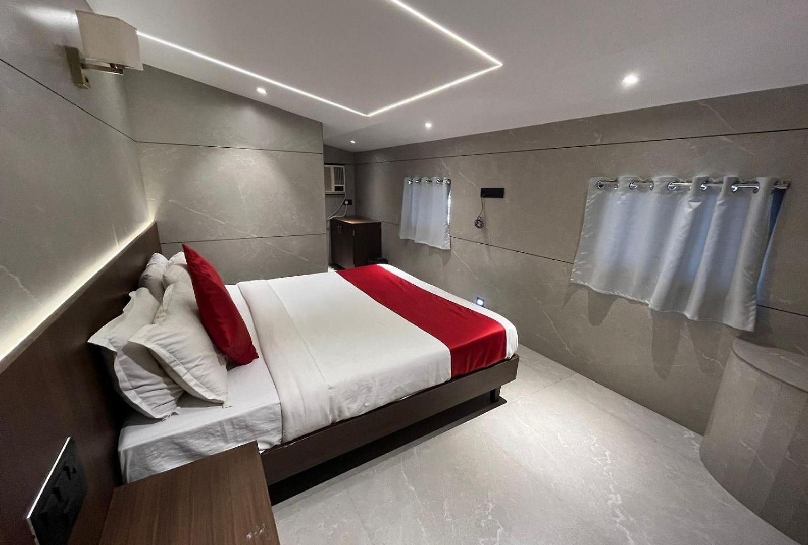 Guest house Woodland Near Dadar Railway Station *
