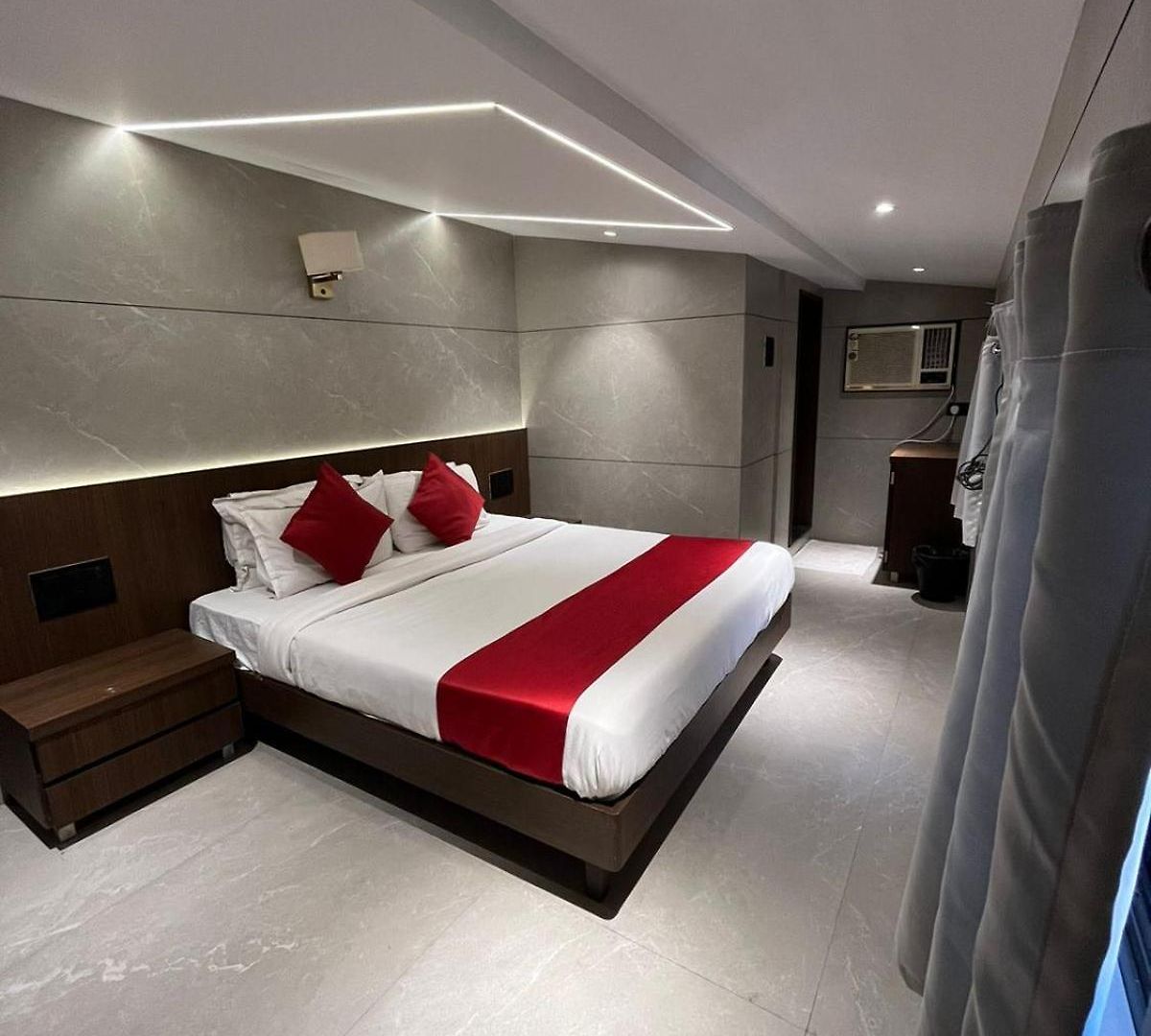 Guest house Woodland Near Dadar Railway Station *