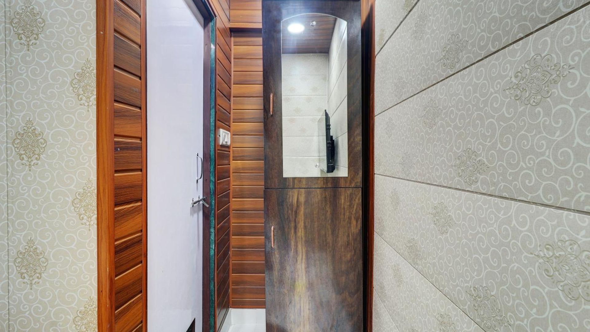 Ab Residency Near Kokilaben Dhirubhai Ambani Hospital Andheri West 3*