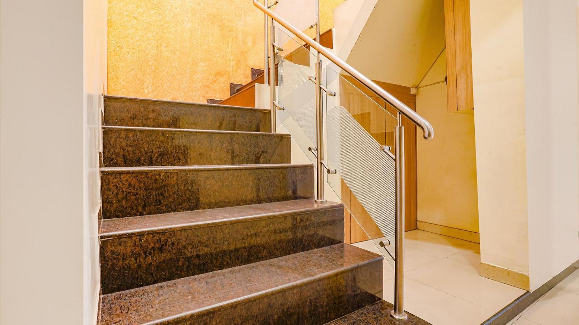 Fabhotel Prakash - Nr International Airport Hotel 3*