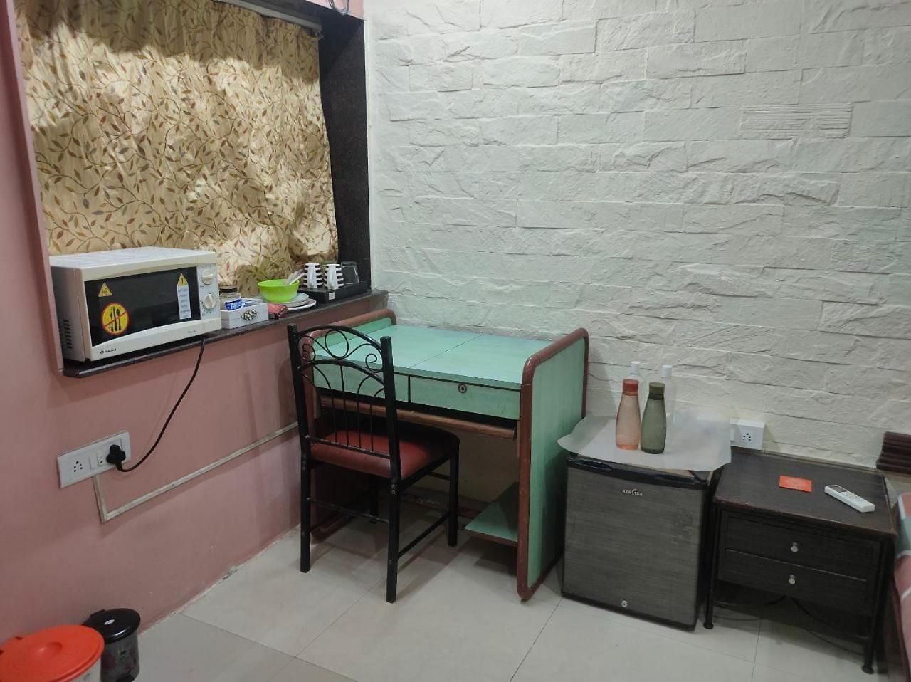 Ivory Room, Ac, Smart Tv, Ensuite, Independent Homestay