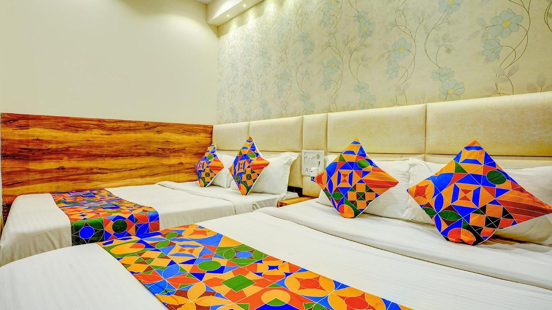 Hotel Amber Indore Palace 4*