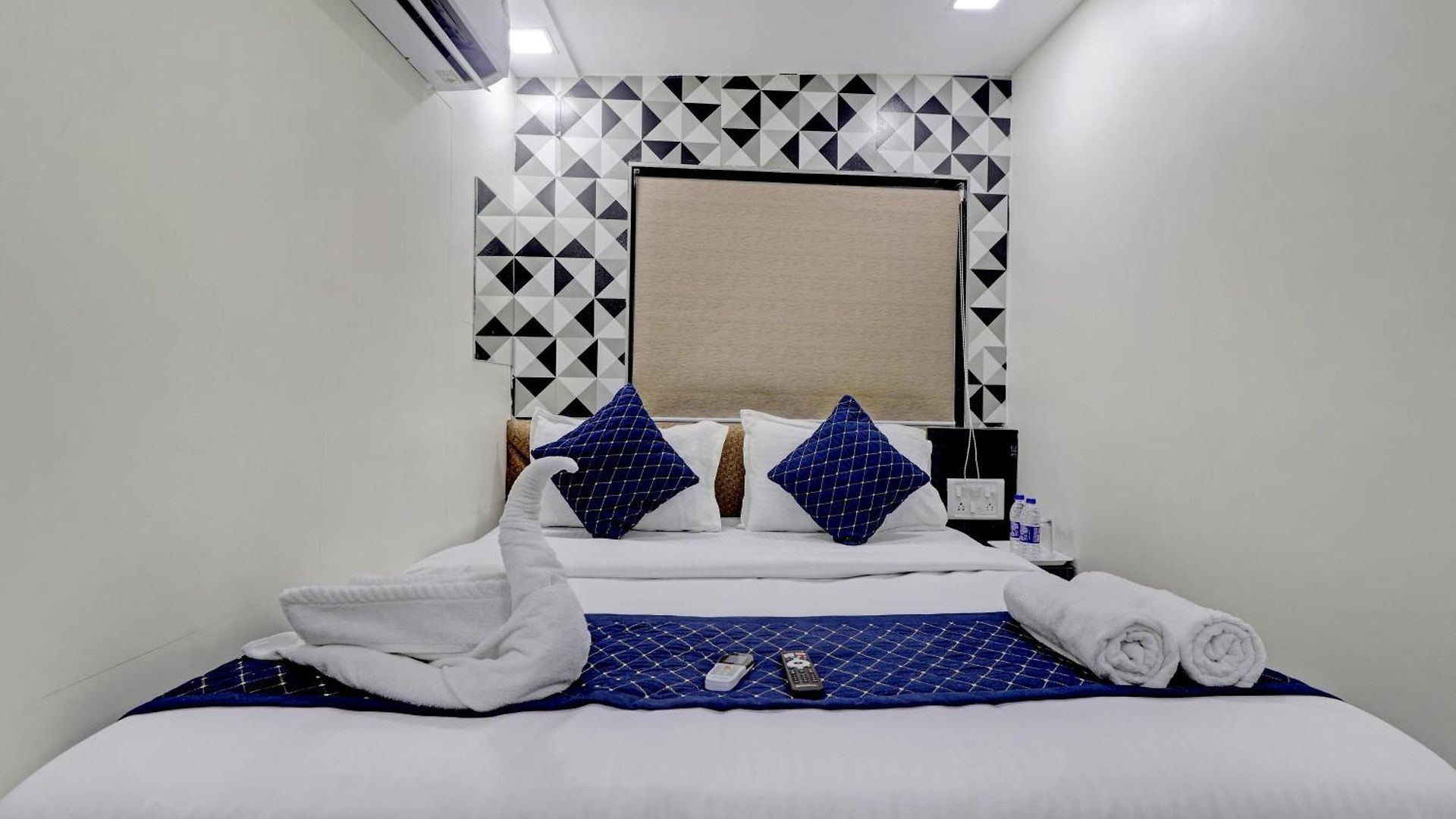 Parle Capsule hotel