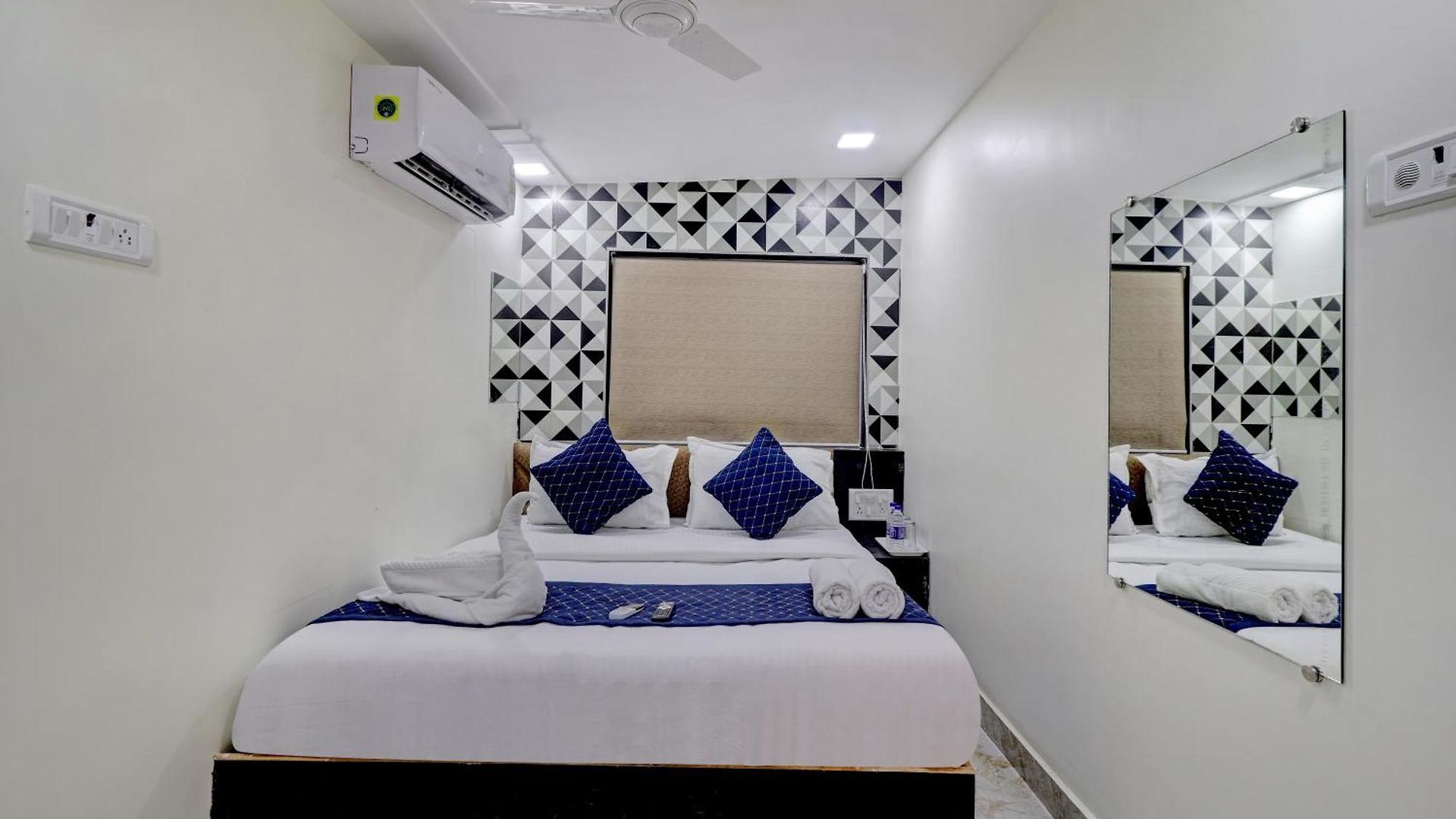 Capsule hotel Parle