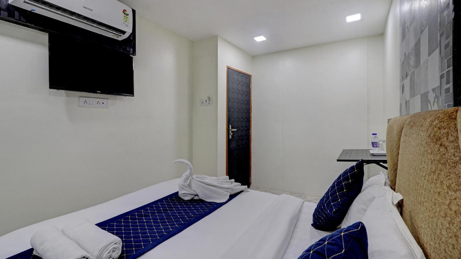 Capsule hotel Parle