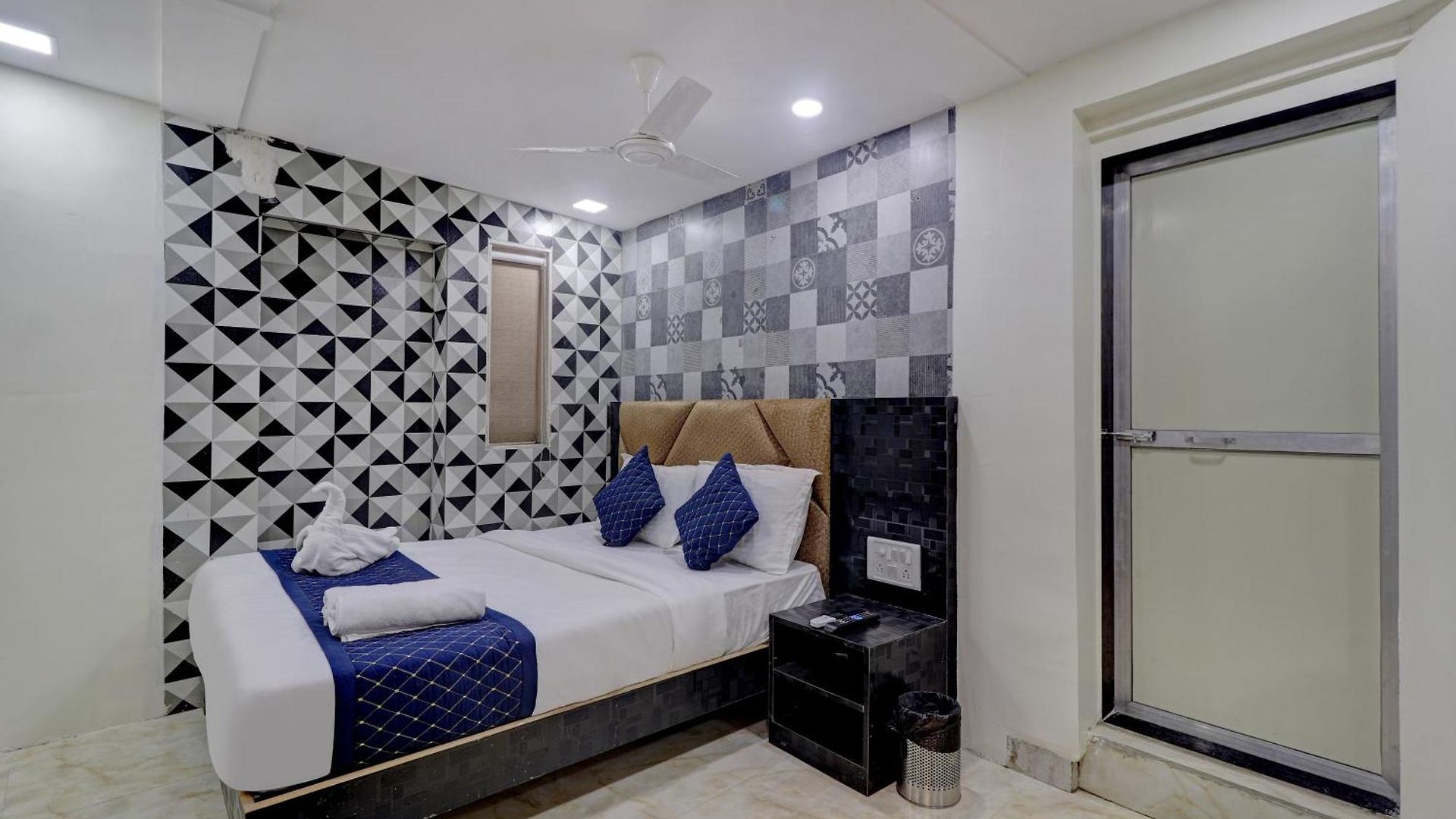 Parle Capsule hotel *