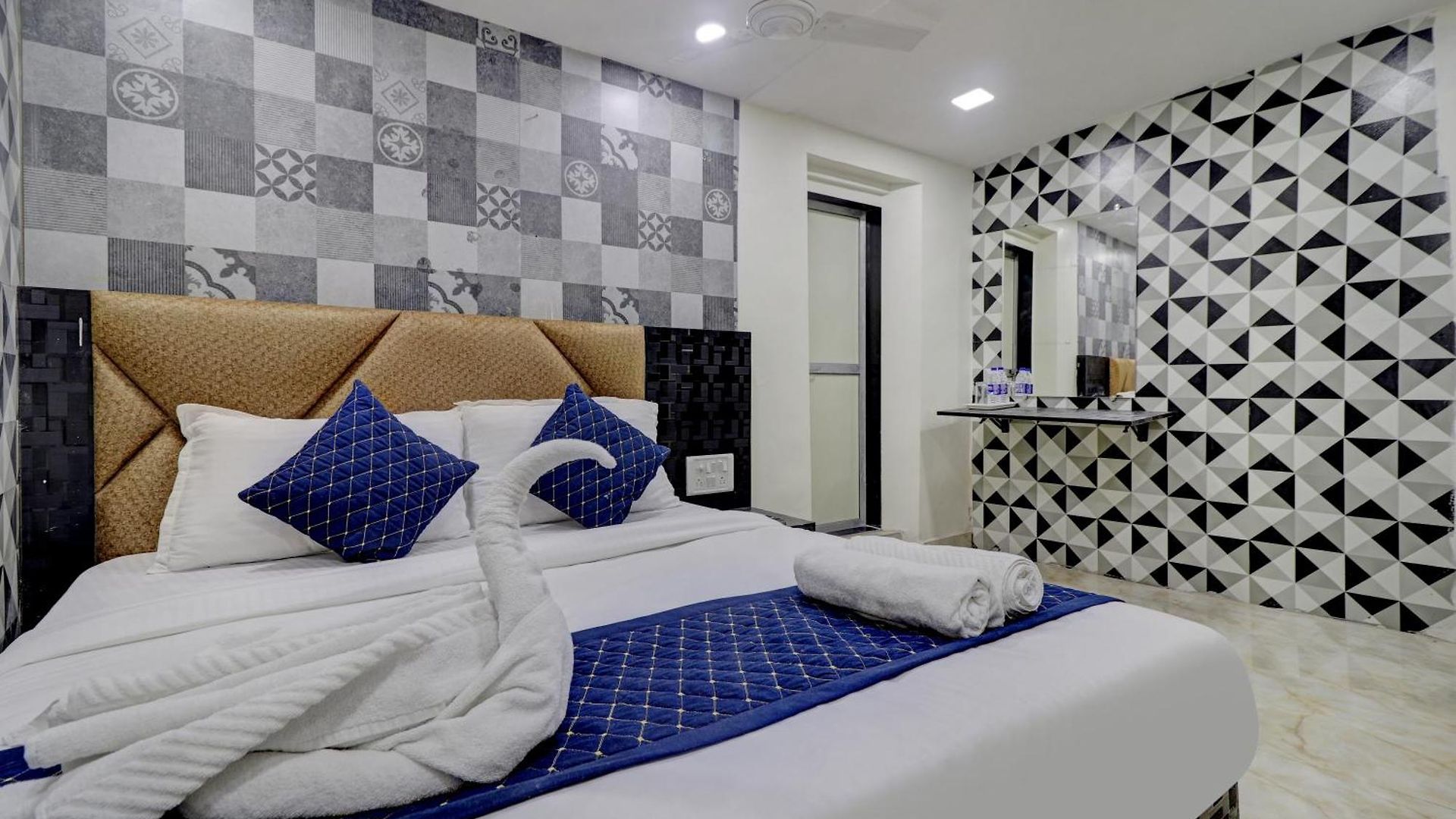 Capsule hotel Parle Mumbai