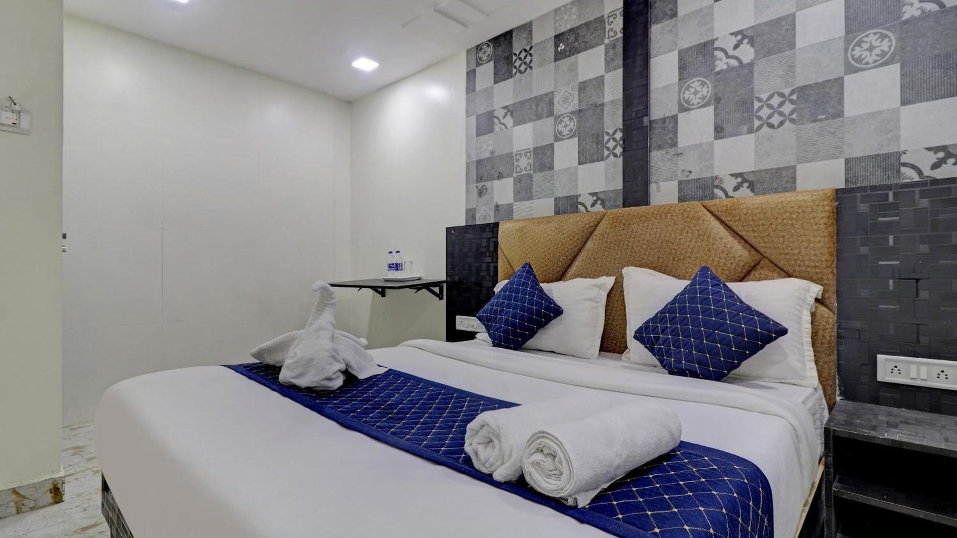 Capsule hotel Parle