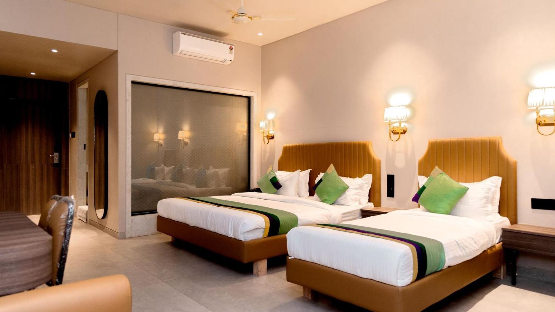 Hotel Golden Tulipz Mumbai