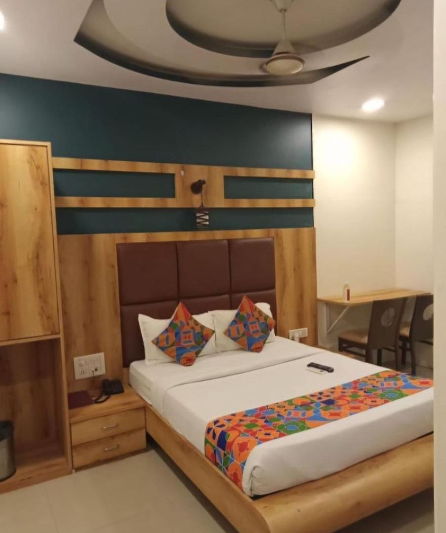 Trendy Adore Palace - Nearby Airport & Bkc Visa Consulate Hotel