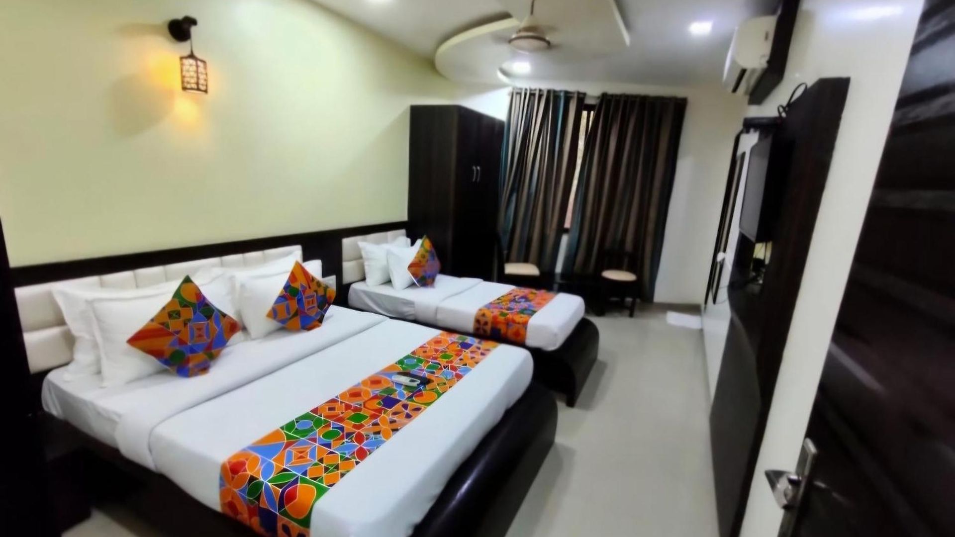 Trendy Adore Palace - Nearby Airport & Bkc Visa Consulate Hotel 3*