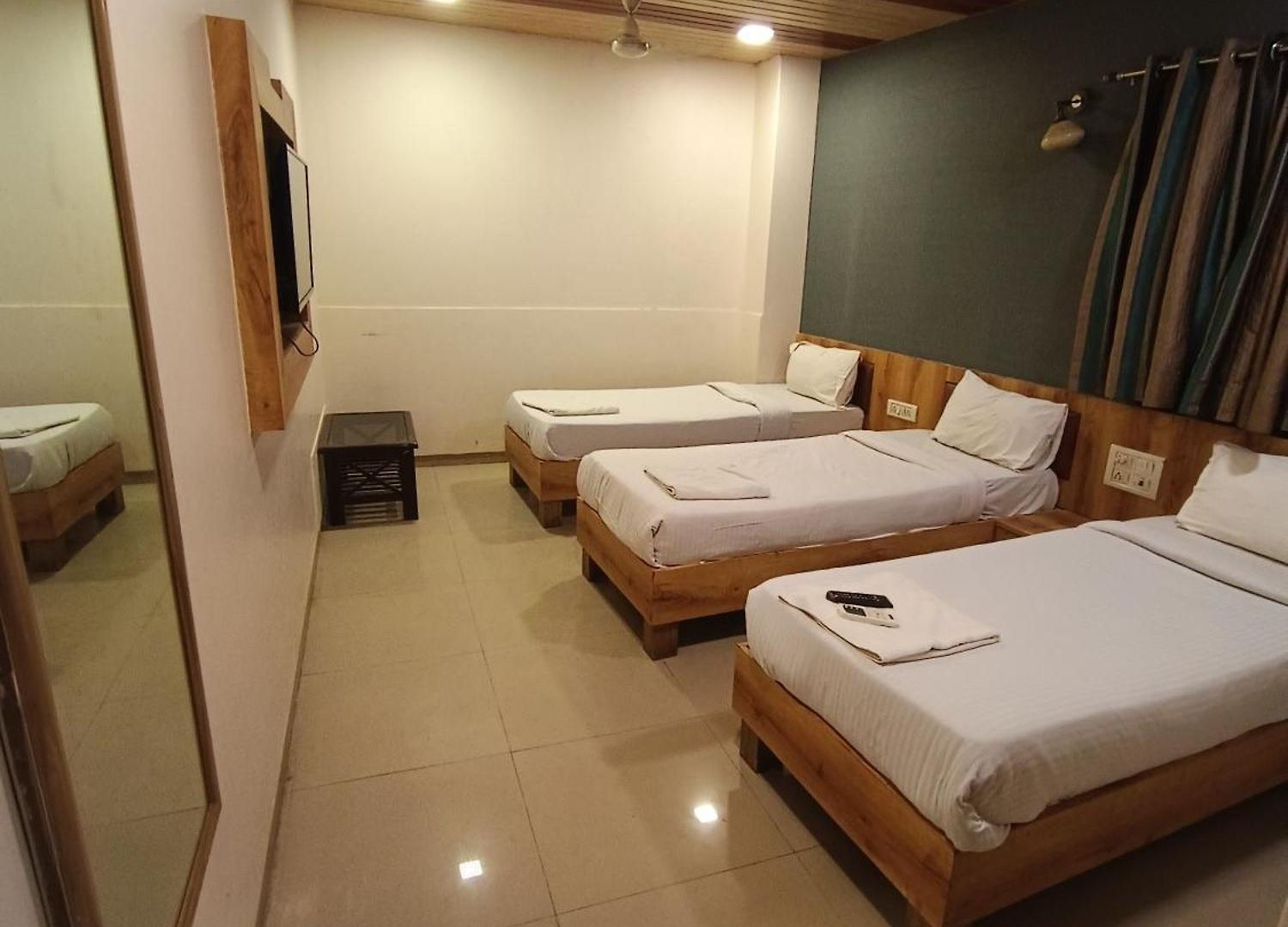 Hotel Trendy Adore Palace - Nearby Airport & Bkc Visa Consulate 3*