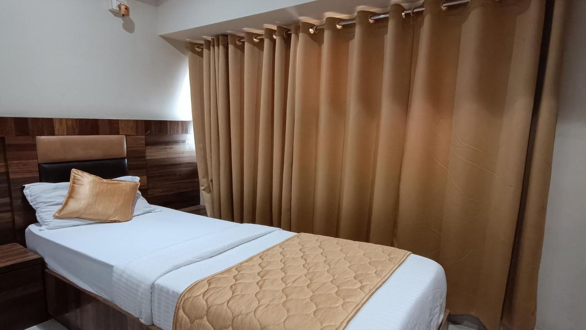 Rk Hotel-near Grant Road Railway Station 2* Mumbai