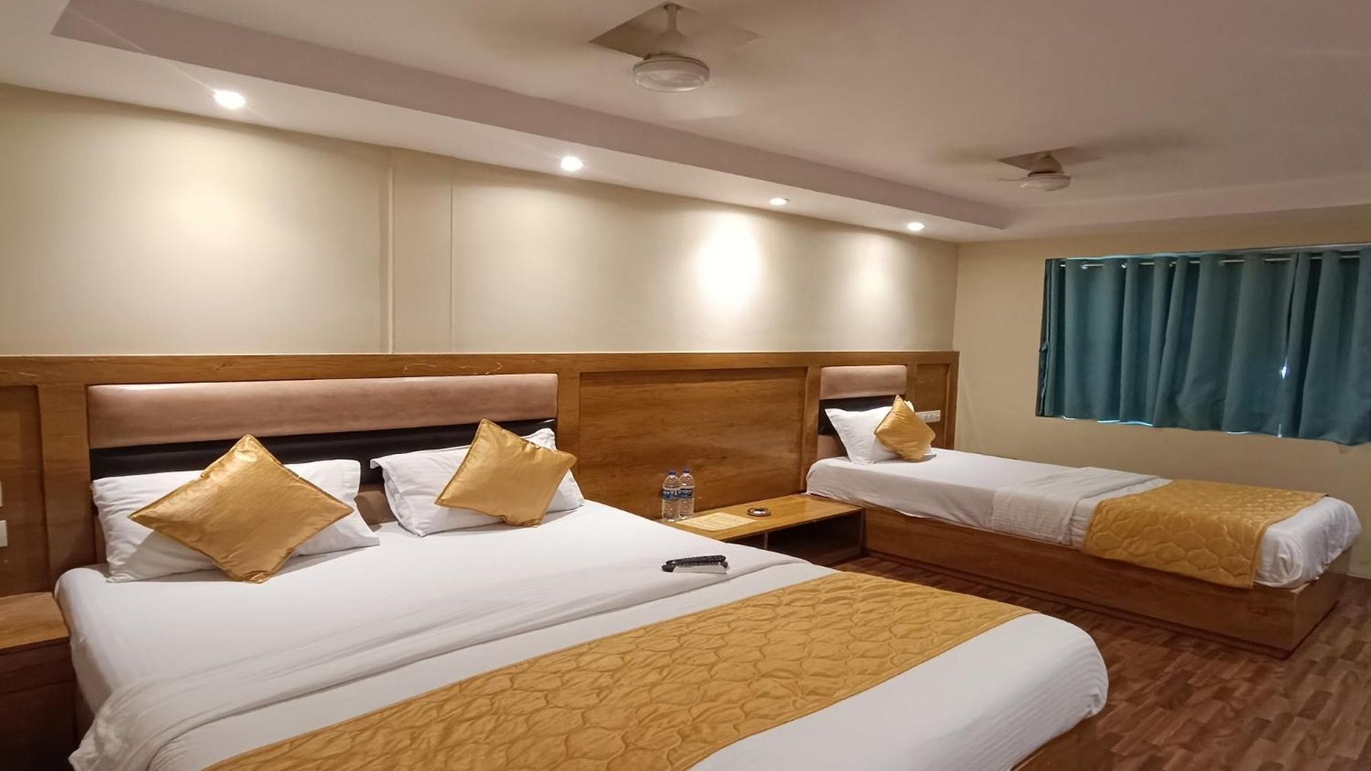 Hotel Rk Hotel-near Grant Road Railway Station 2*