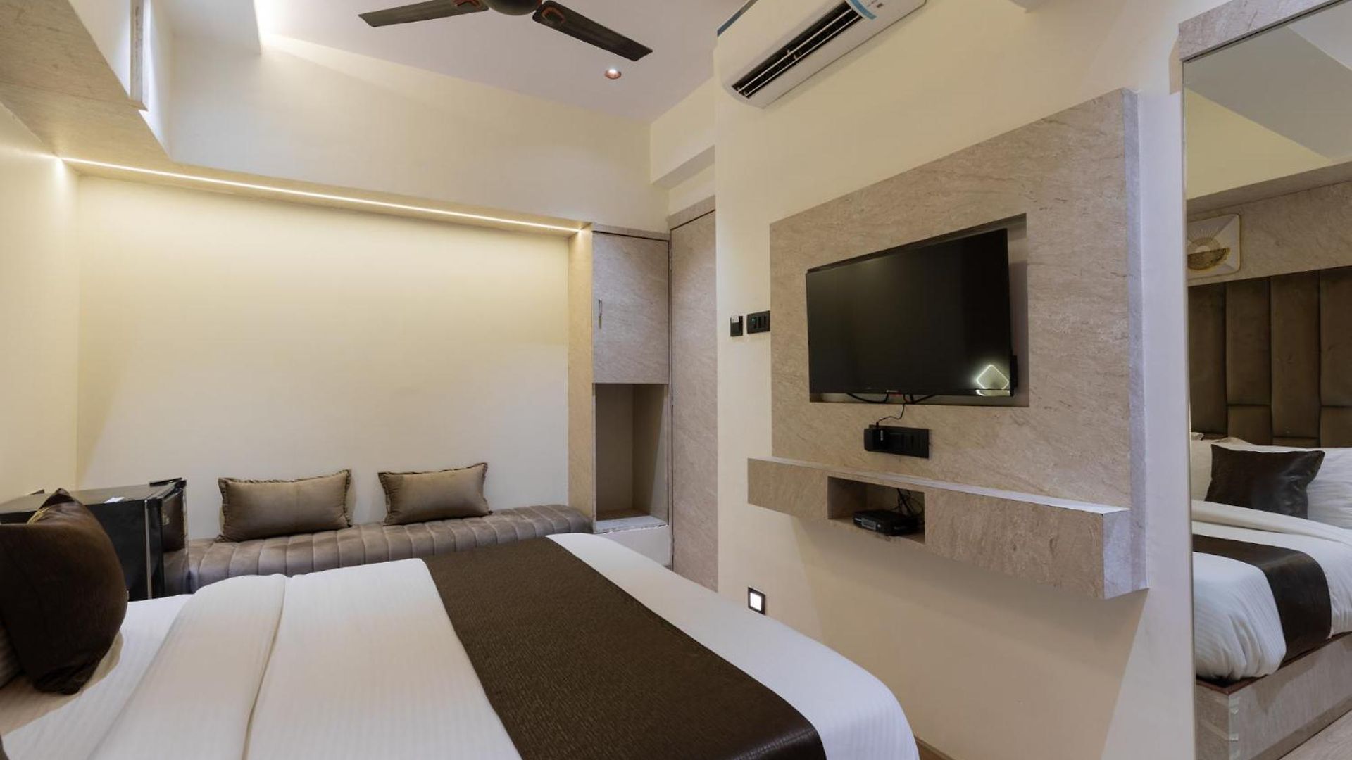 Hotel Larmont Luxury