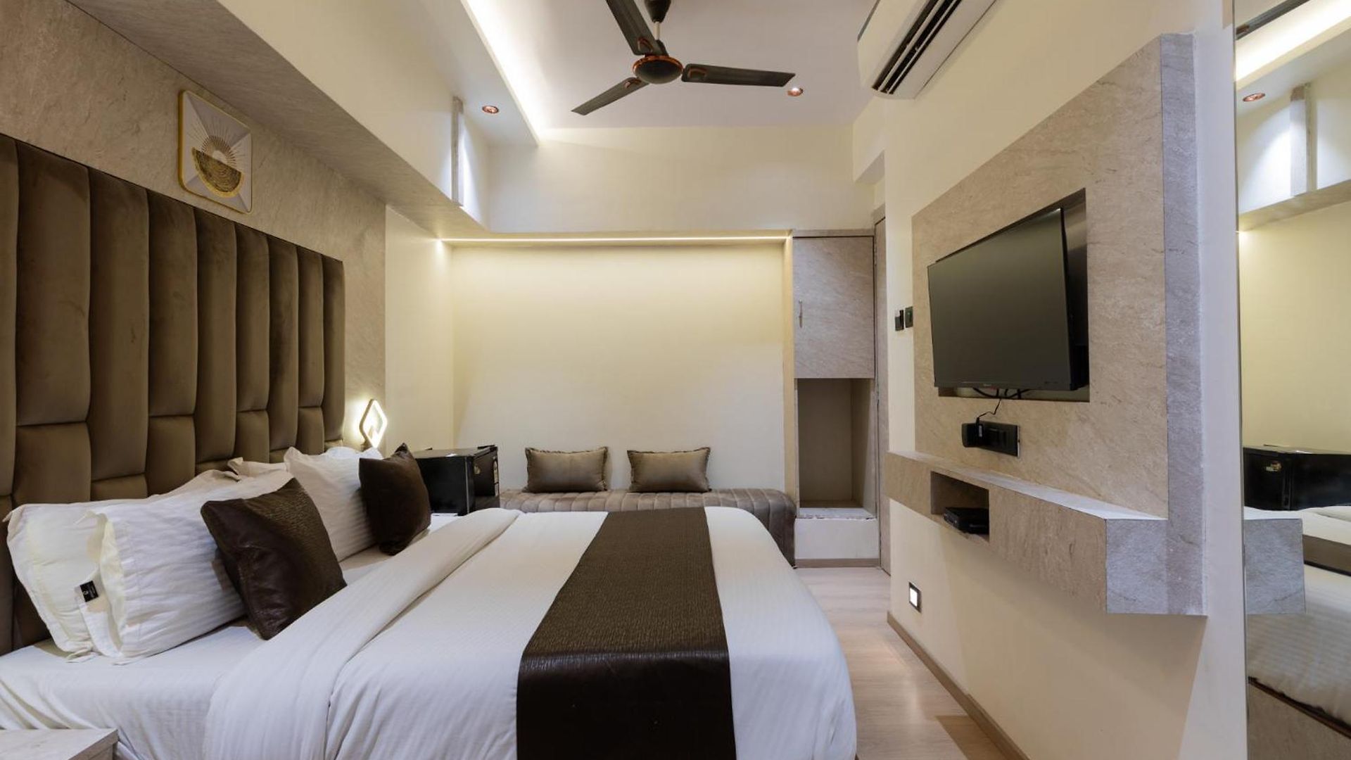 Hotel Larmont Luxury 3*