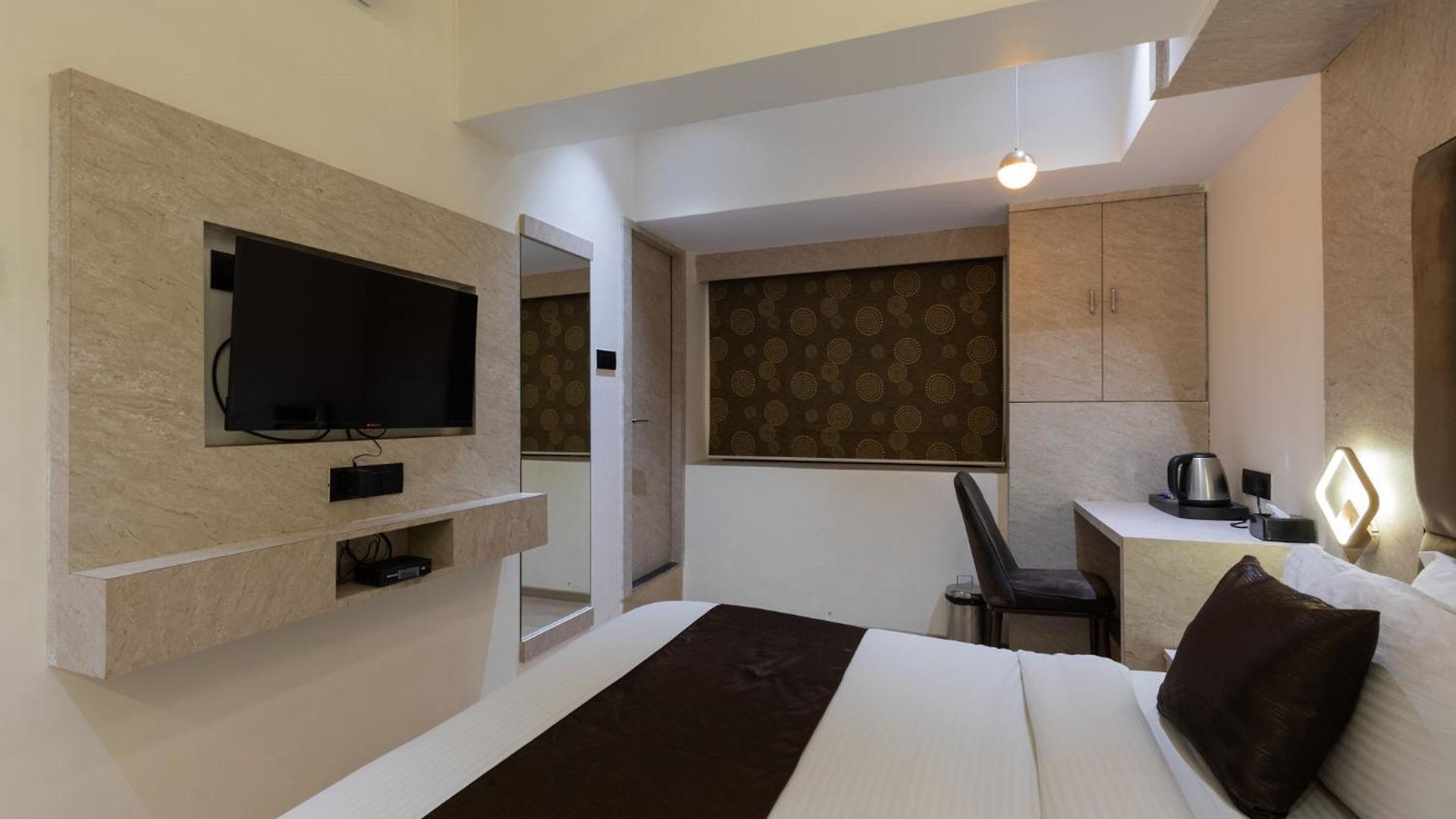 Hotel Larmont Luxury Mumbai