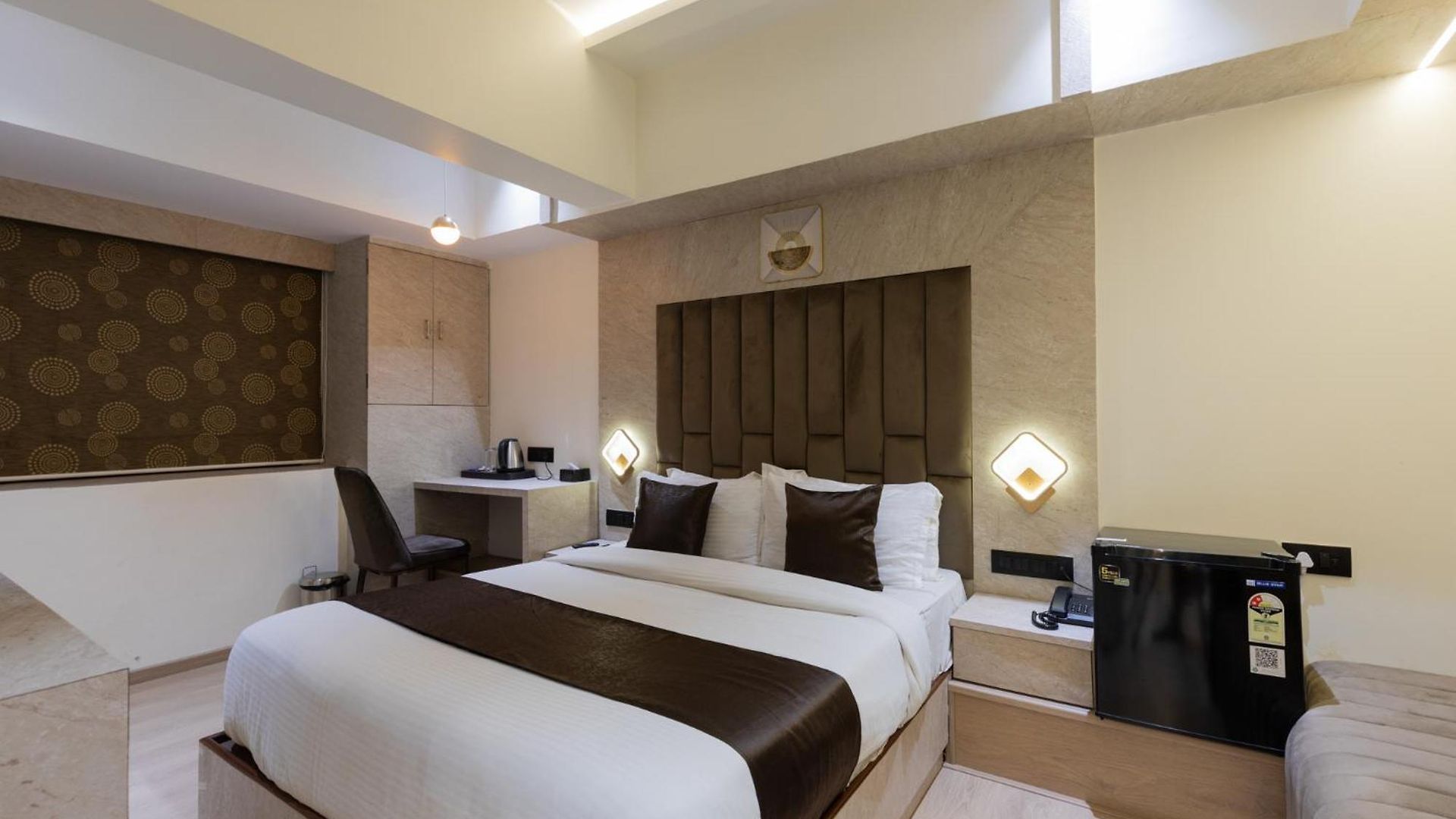 Larmont Luxury Hotel 3*