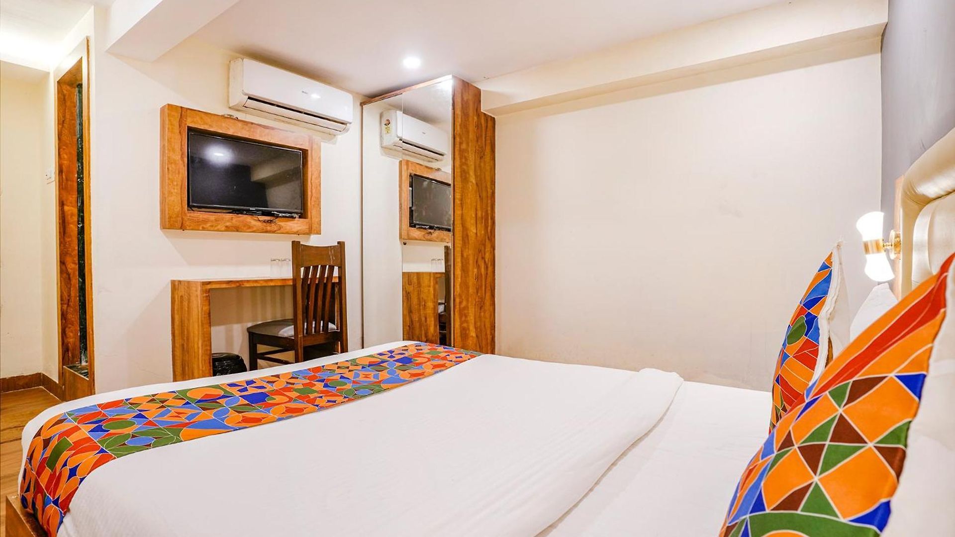 Fabhotel Grand Prime - Nr Nesco Exhibition Centre Hotel