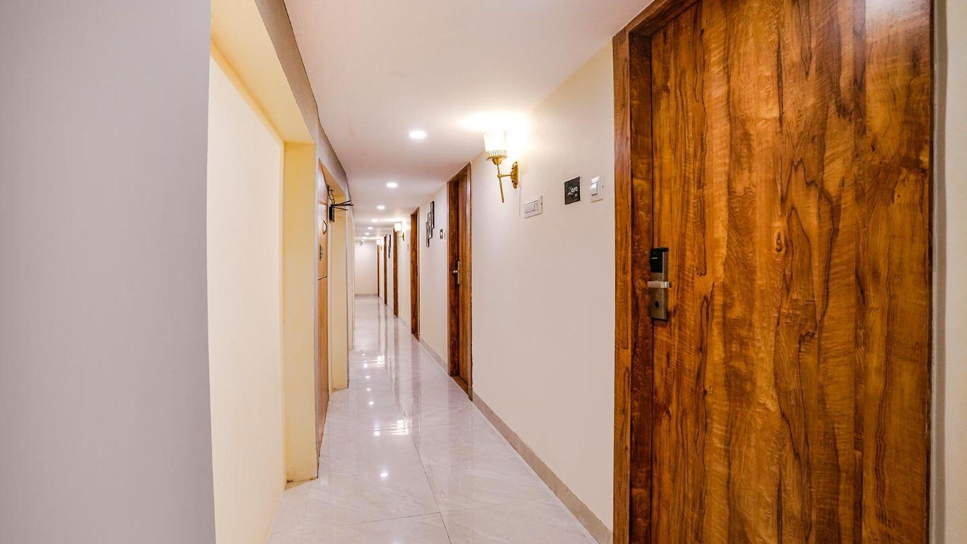 Hotel Fabhotel Grand Prime - Nr Nesco Exhibition Centre Mumbai