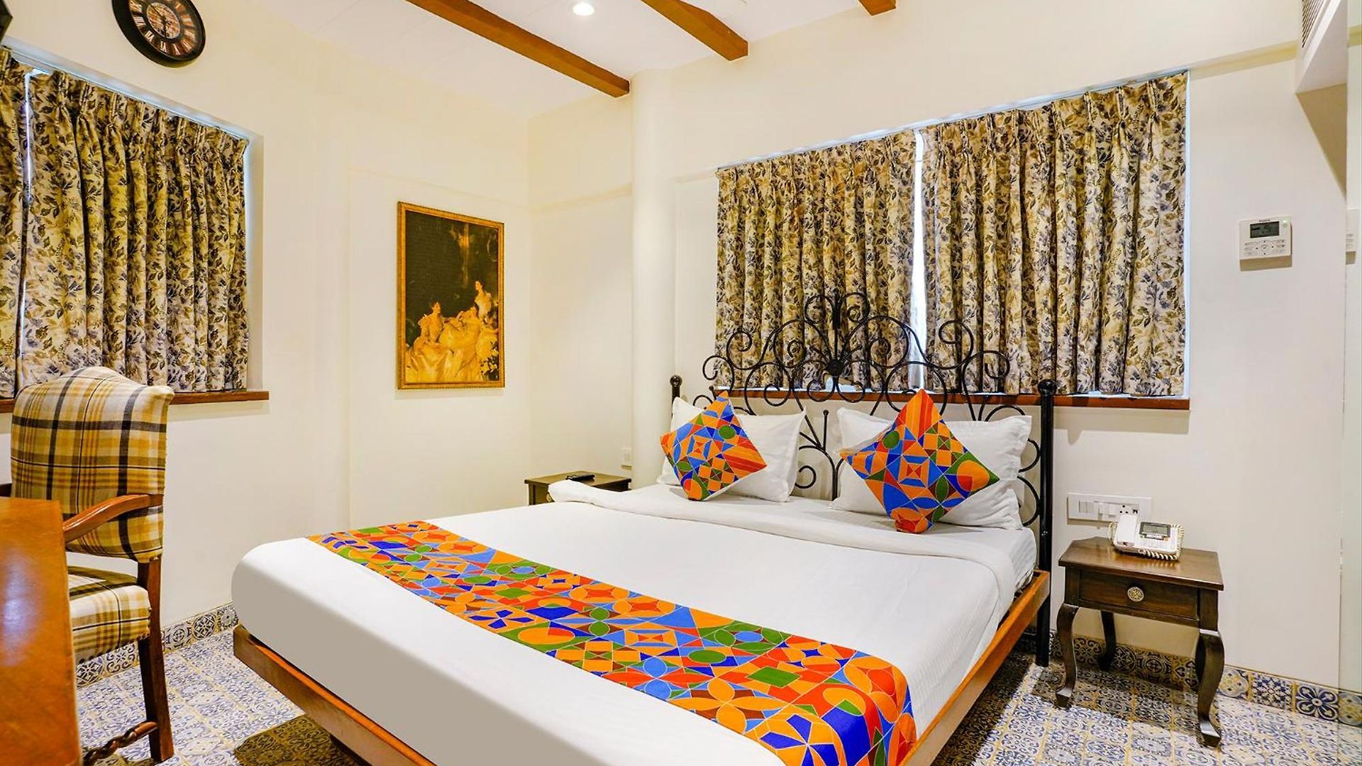 Hotel Fabhotel Supra Homes