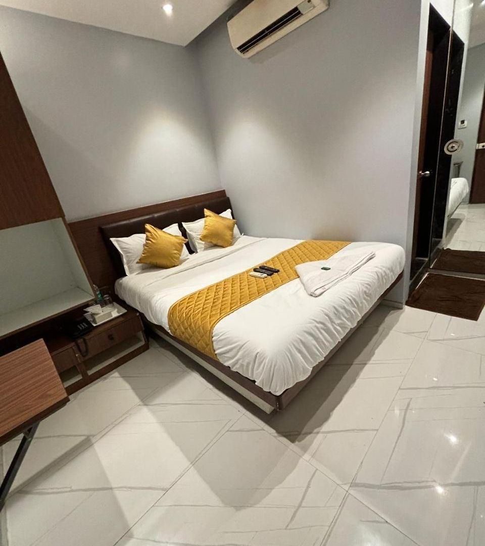 Glitz Powai - Nr Iit Hotel *