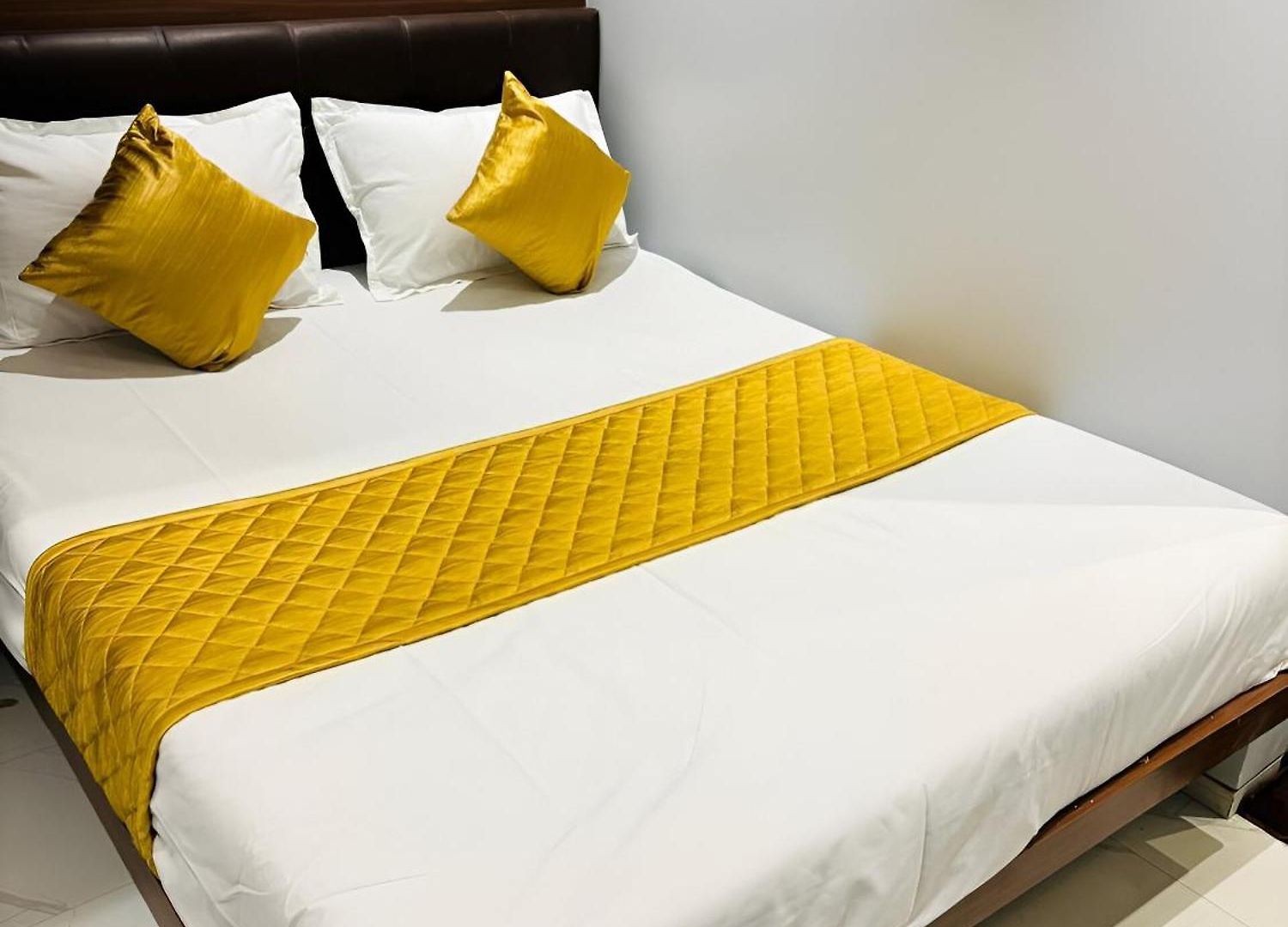 Hotel Glitz Powai - Nr Iit *