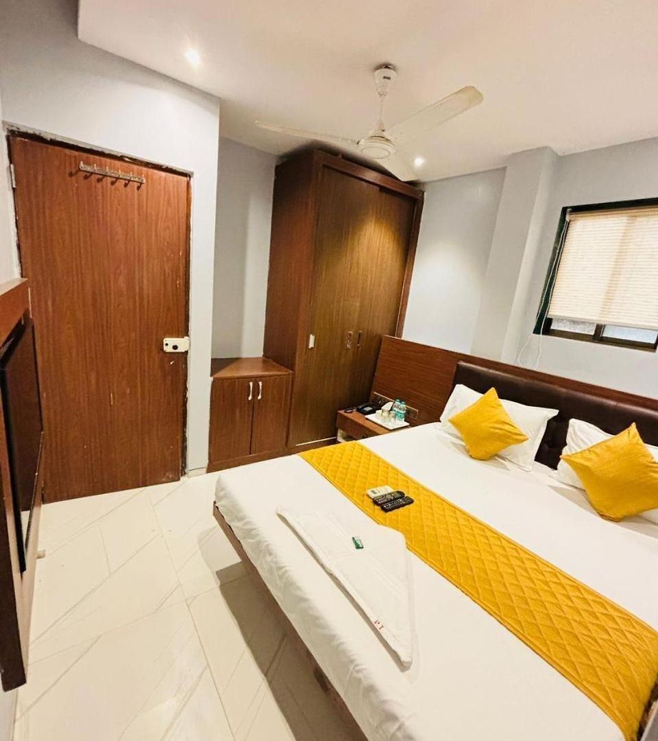 Hotel Glitz Powai - Nr Iit