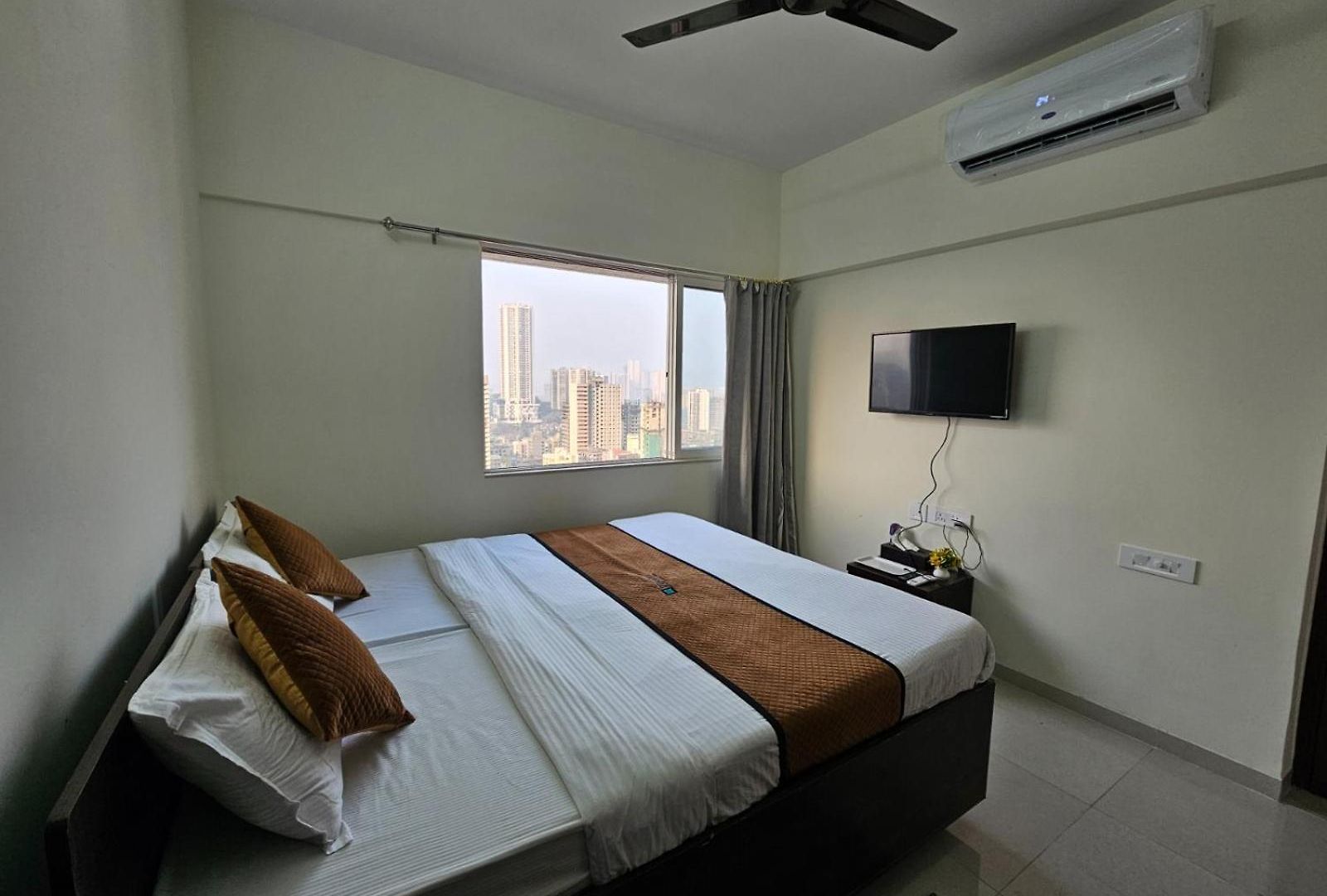 Apartment Pinaki Comfort Malad *