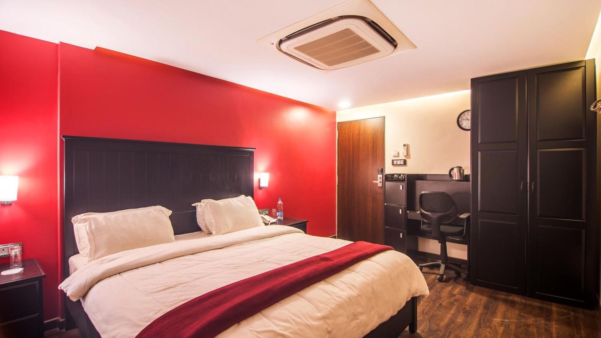 Bed & Breakfast The V Sadan 4*