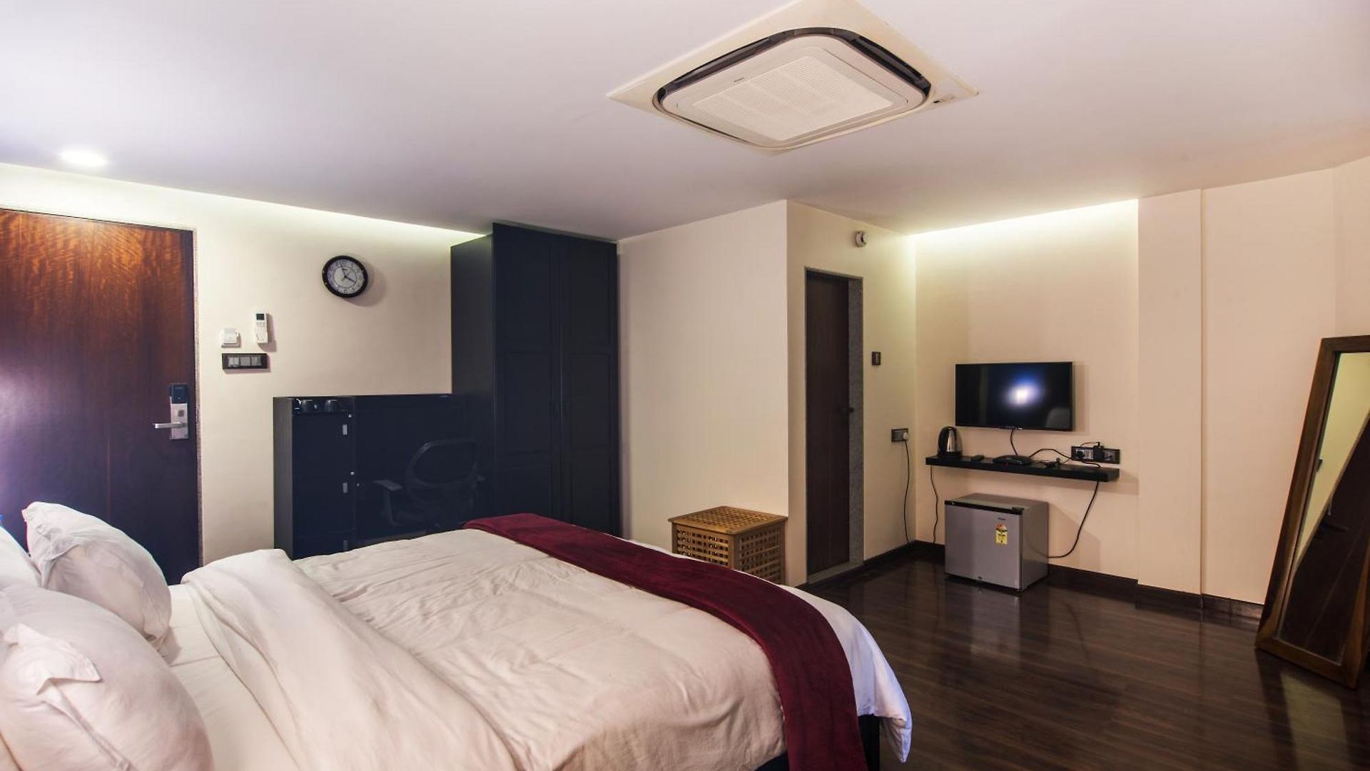 The V Sadan Bed & Breakfast 4*