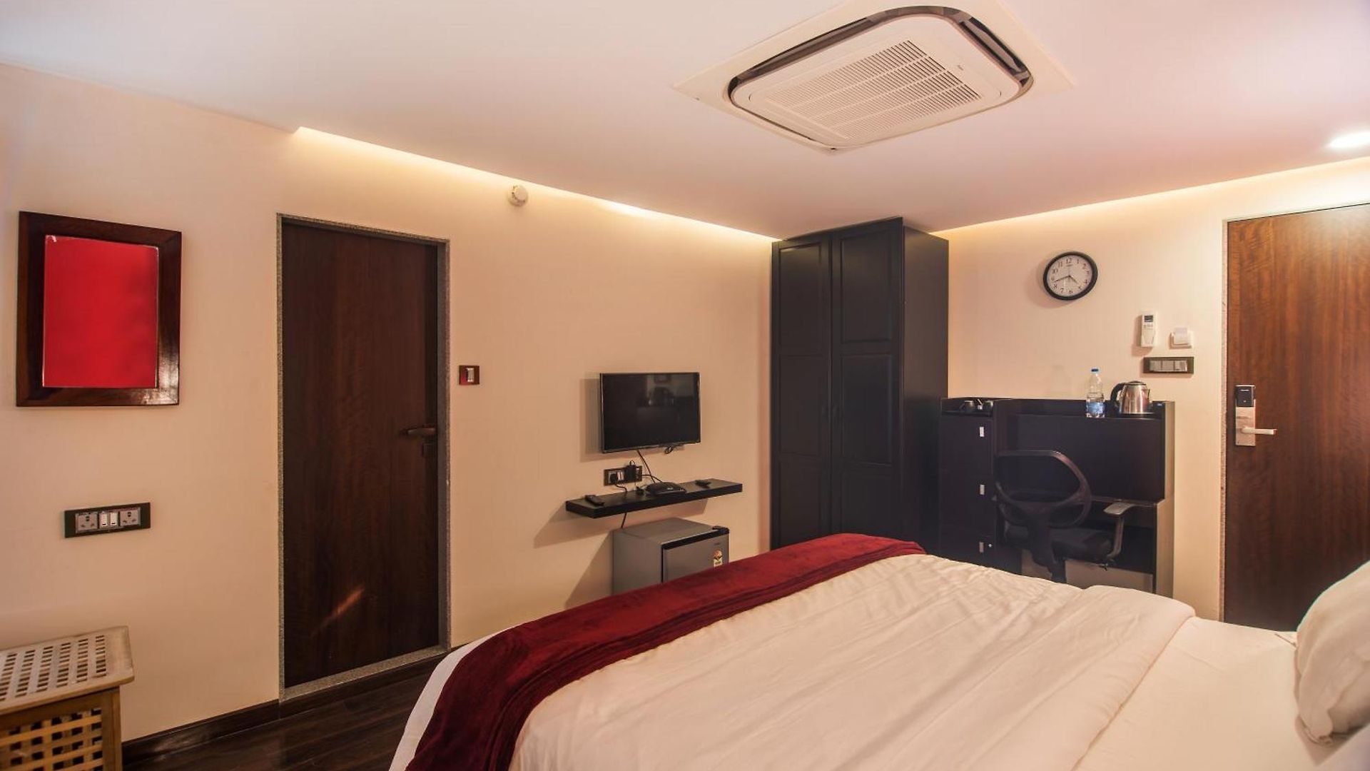 Bed & Breakfast The V Sadan 4*
