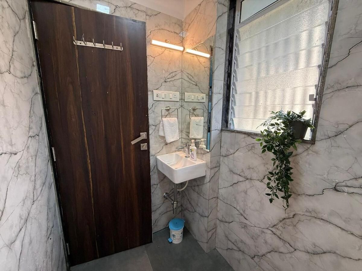 Apartment Bandra Nest Peaceful Retreat Nr Veronica Road *