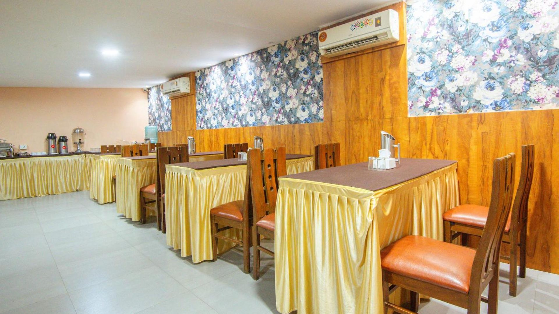 Treebo Anam International 3*