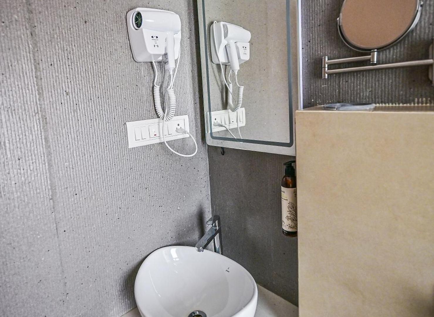 Hotel Indie Studios, Chembur 3*