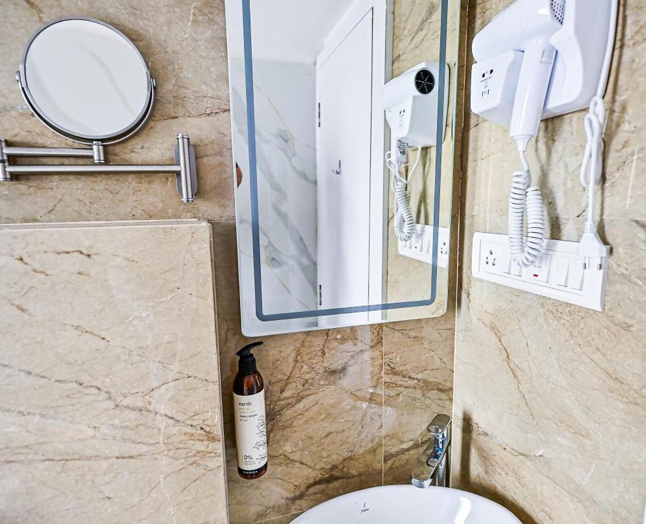 Hotel Indie Studios, Chembur