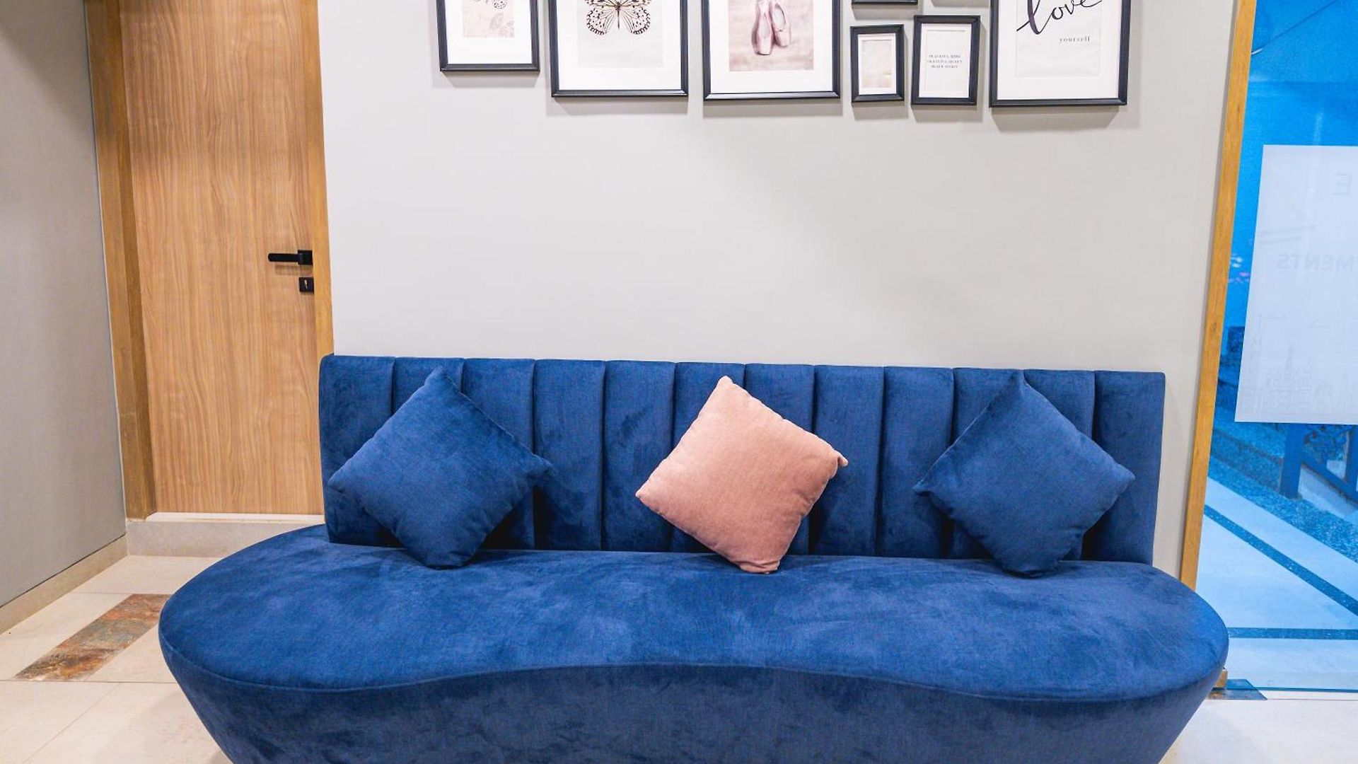 Indie Studios, Chembur Hotel