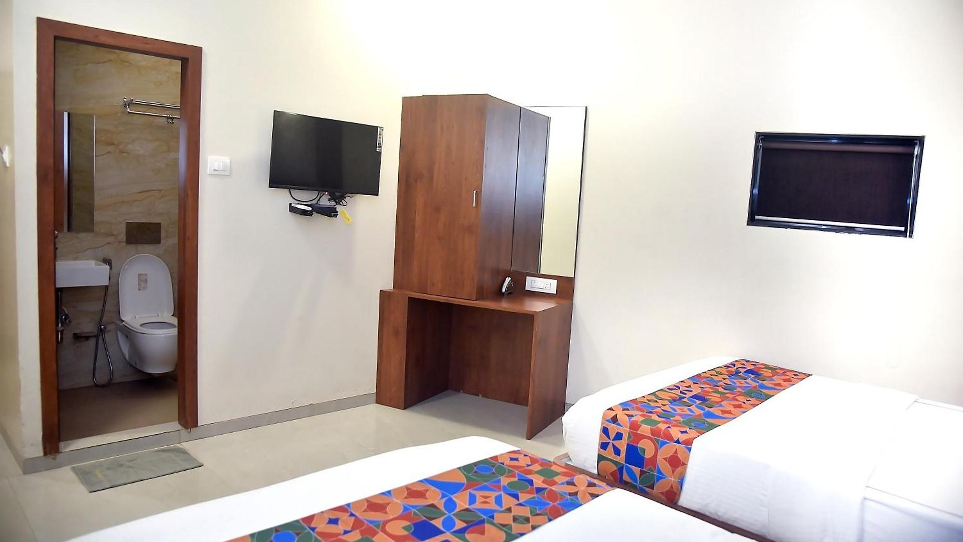 Hotel Pride Near Airport T2