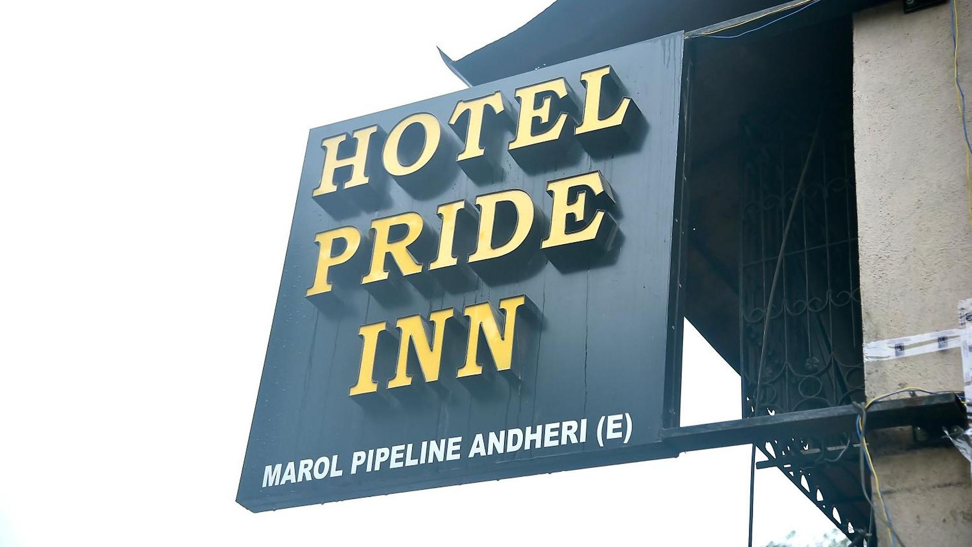 Hotel Pride Near Airport T2 *