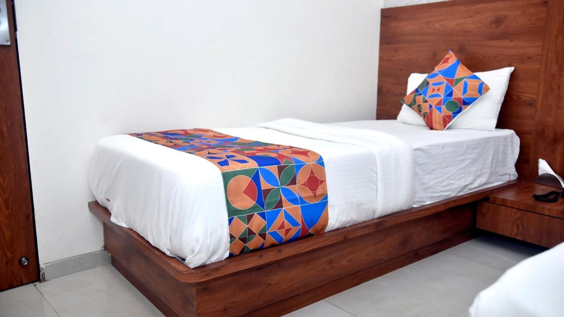 Hotel Pride Near Airport T2