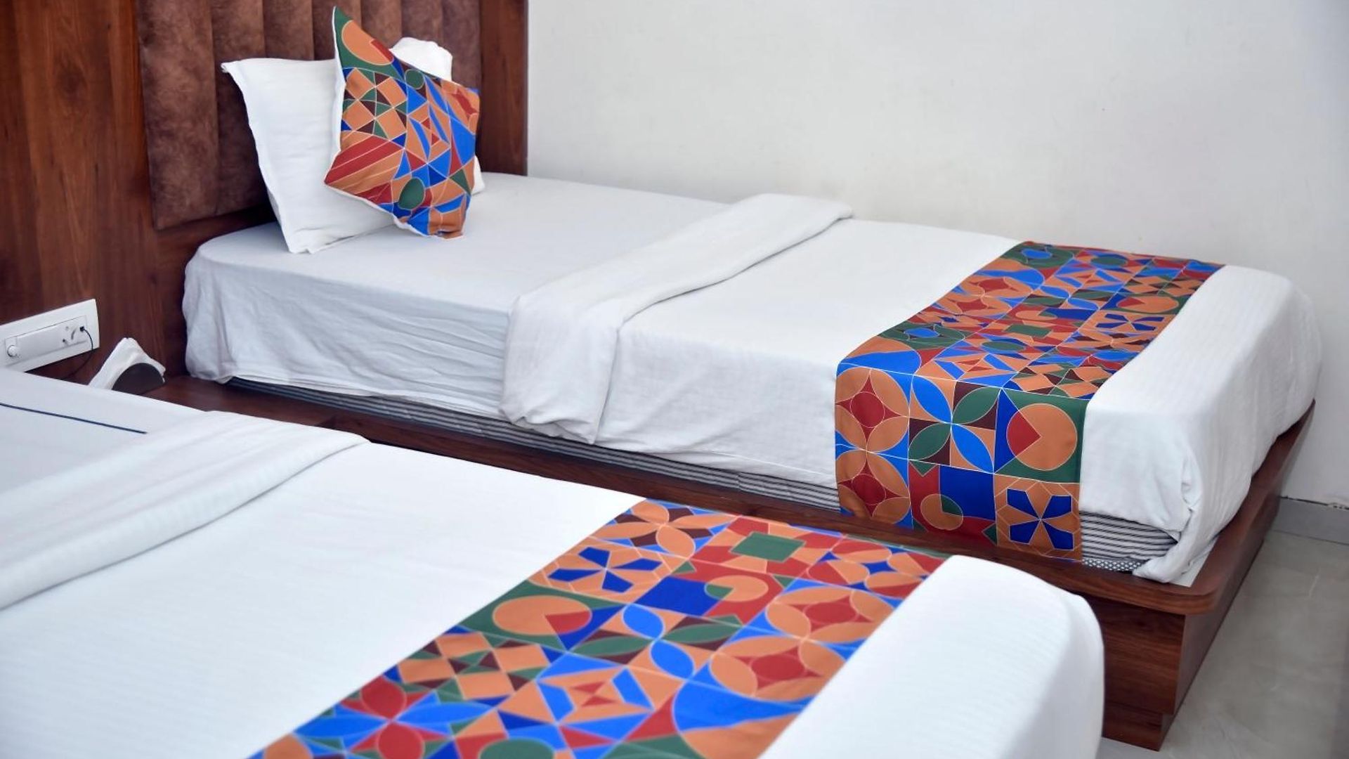 Hotel Pride Near Airport T2