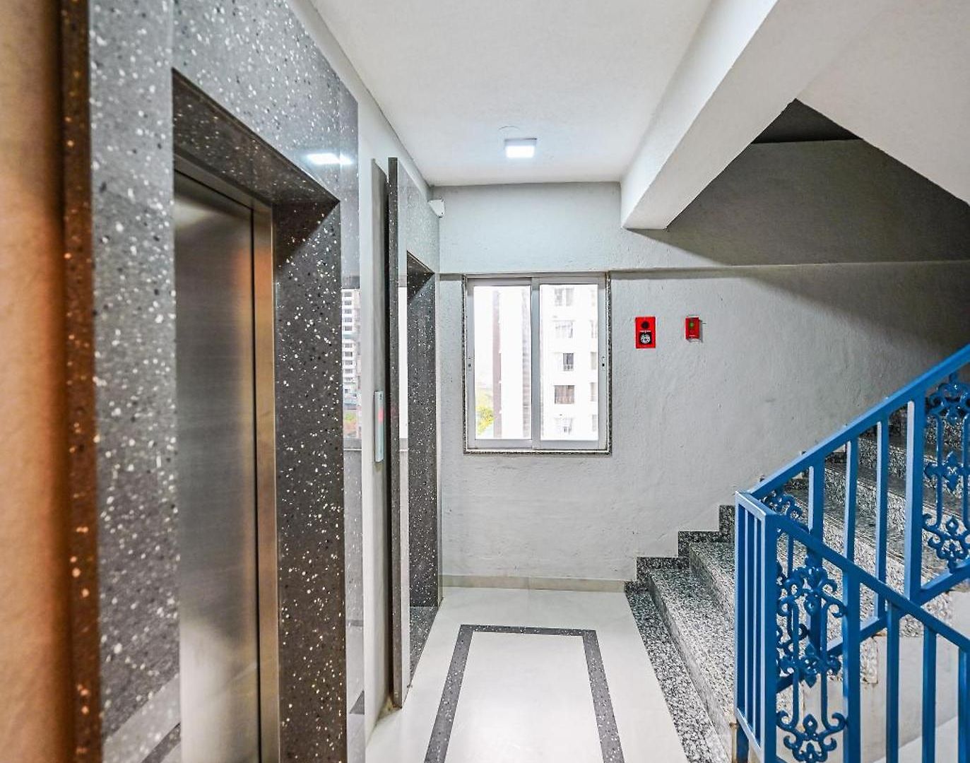 Indie Studios, Chembur Hotel