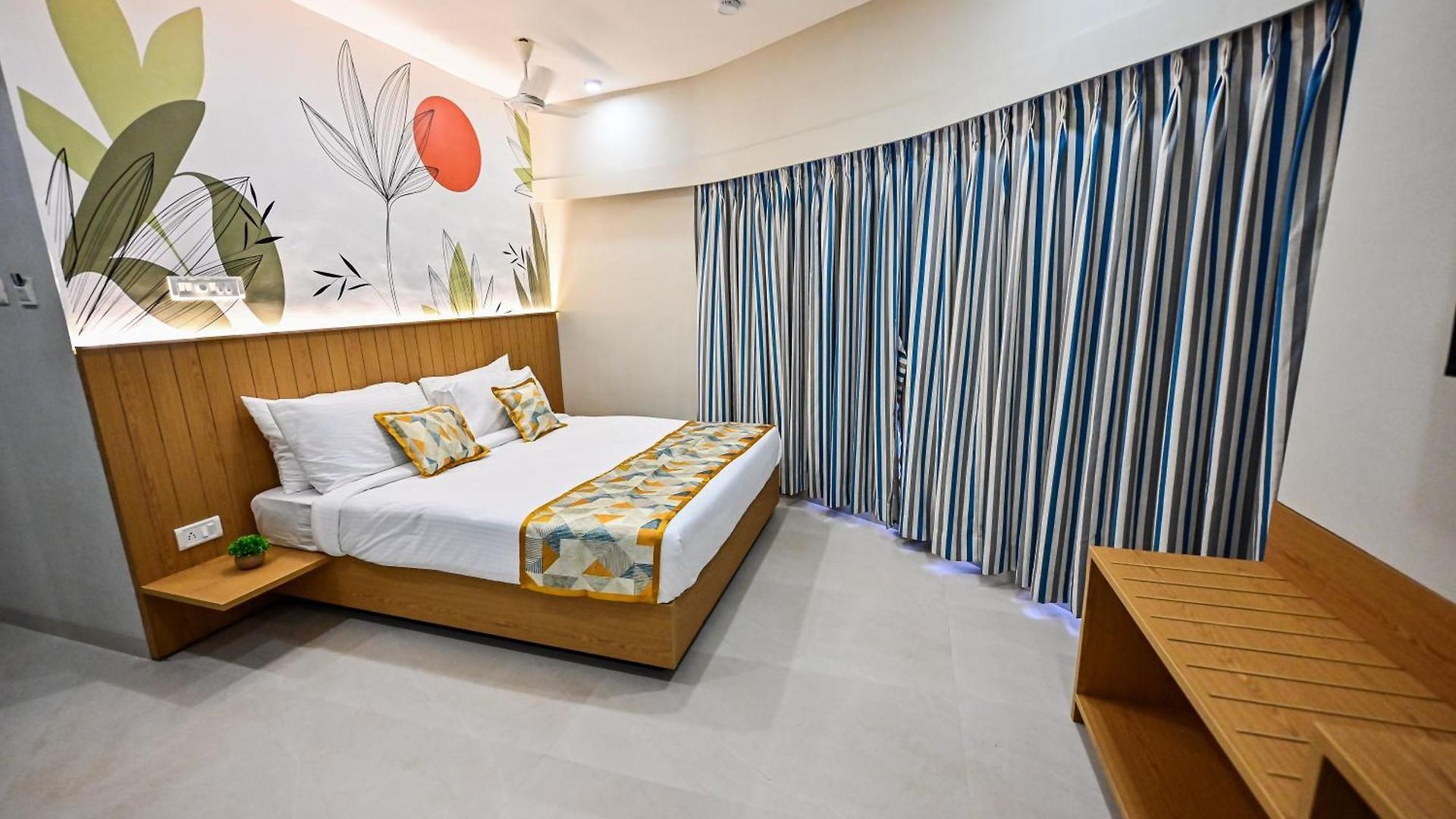 Hotel Indie Studios, Chembur