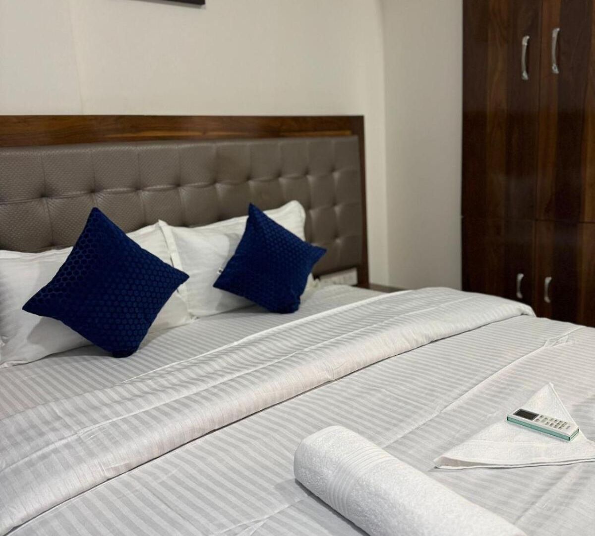 Luna Spaces- 3 Bedroom In Powai Apartment
