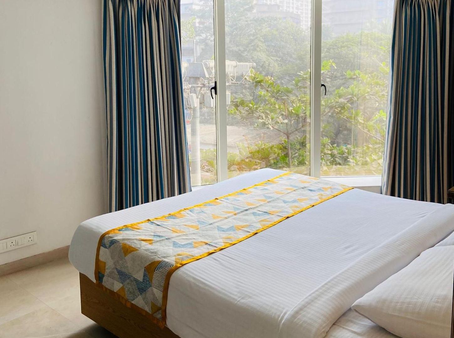 Indie Studios, Chembur Hotel