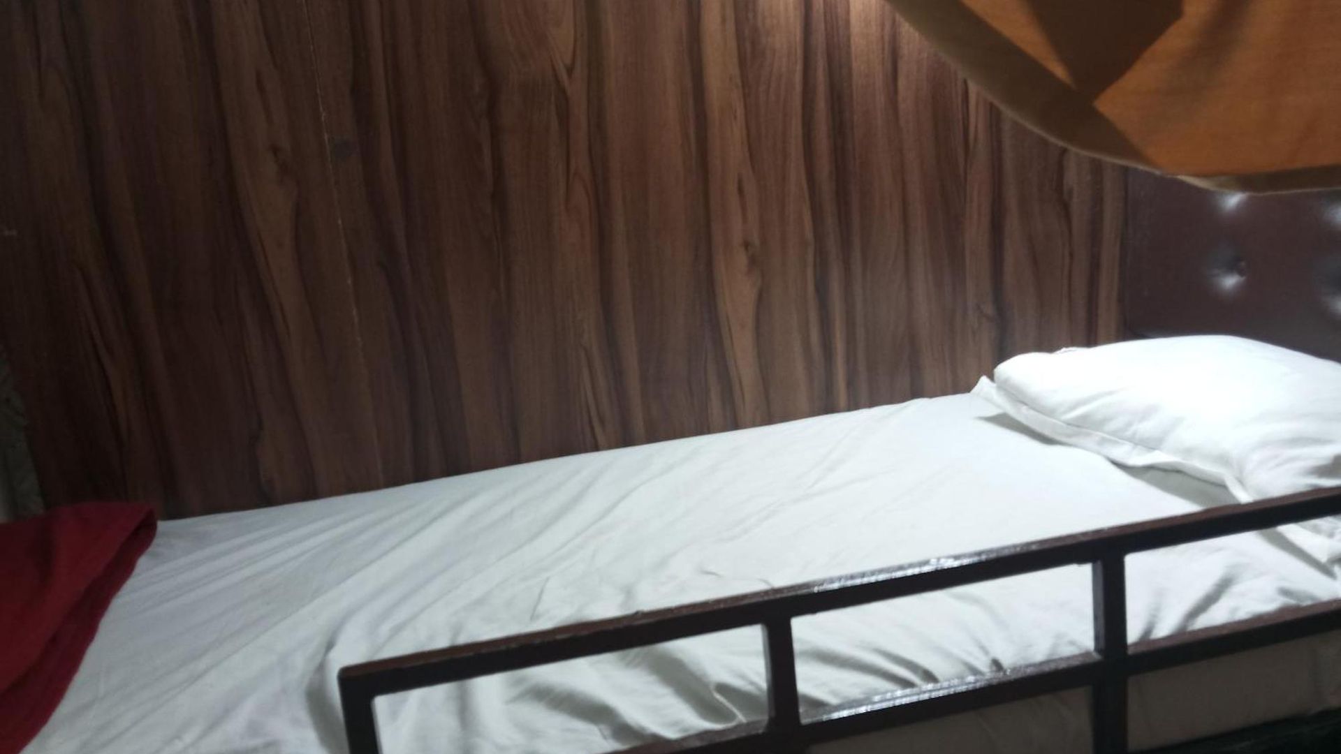 Hotel Golden View Near Masjid Bander Station Mumbai
