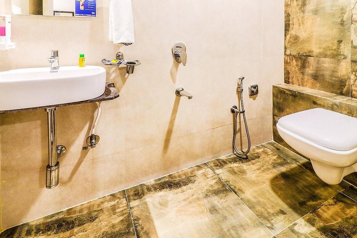 Akasa Near T2 International Airport Hotel 3*